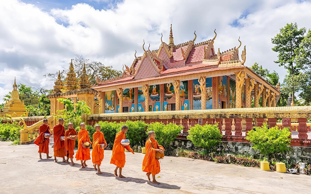 Chùa Xiêm Cán sở hữu kiến trúc đậm chất Khmer Nam Bộ – vừa rực rỡ, cầu kỳ, vừa mang nhiều ý nghĩa tâm linh sâu sắc